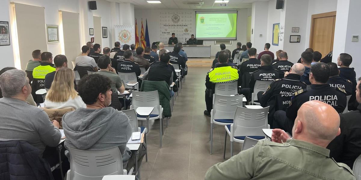 Más de 100 agentes de la cuerpos de la Policía Local de la Comunitat Valenciana han partuicipado en el curso sobre armamento.