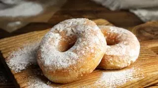 Adiós a la bollería con azúcar: así es la receta viral de donuts de manzana saludables