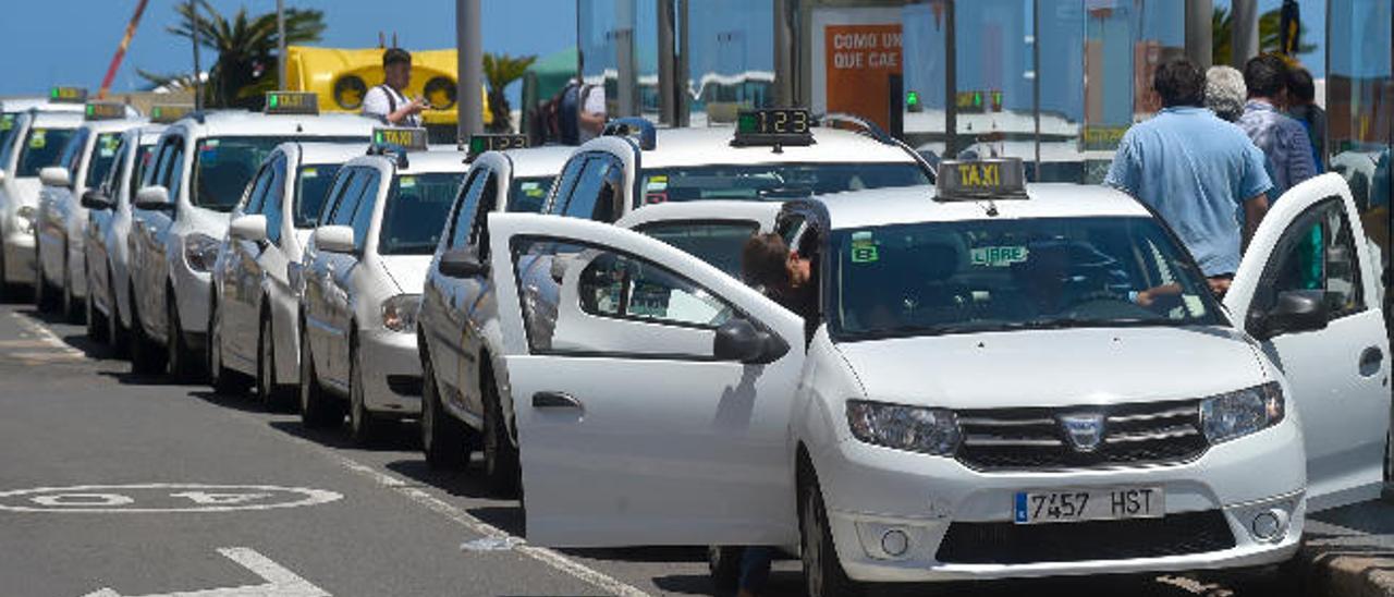 Parada de taxis en la calle Cervantes, en la capital grancanaria.