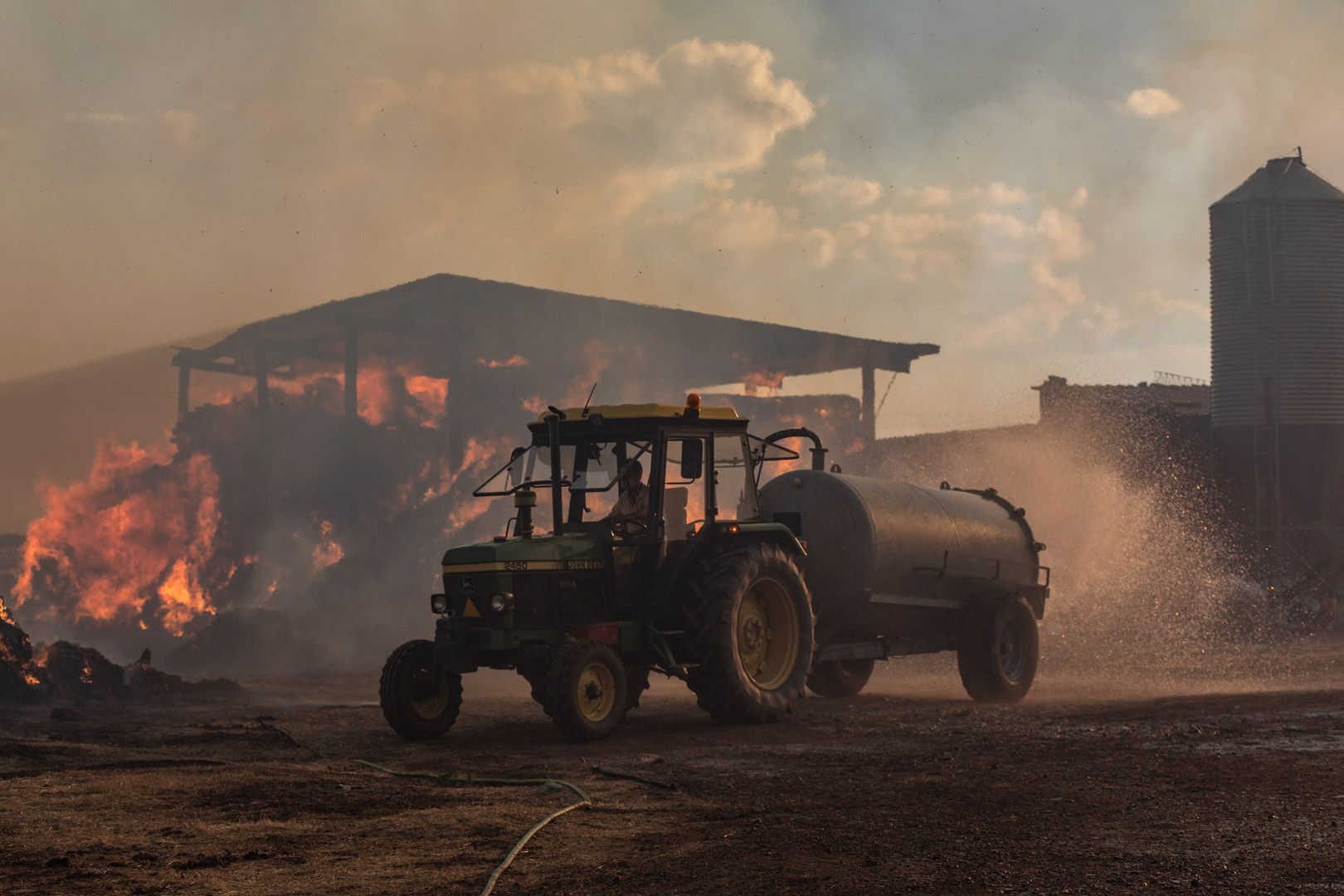 El incendio en Lober de Aliste, en diez imágenes