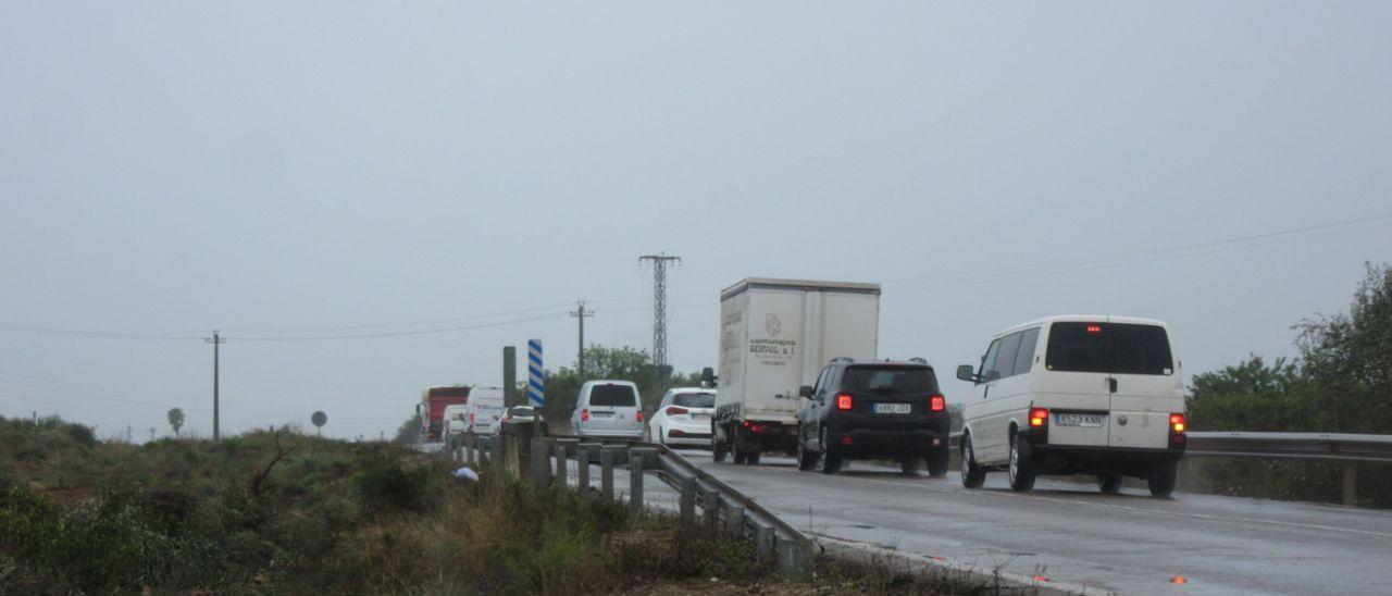 Imagen de archivo de coches circulando por la N-238.