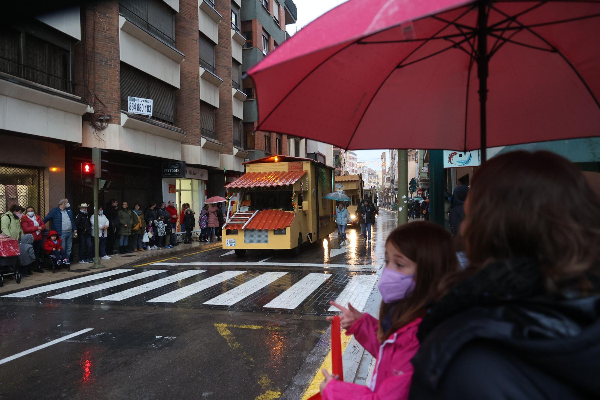 Las mejores imágenes del desfile de carros engalanados y collas de la Magdalena