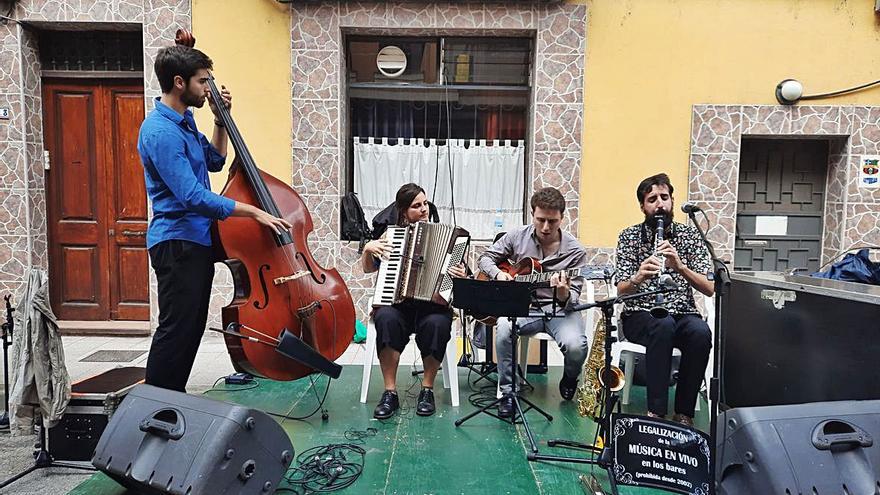 Las fiestas del Cristo de Turón suben el tono |