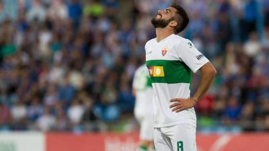 Pelayo Novo durante un partido con el Elche.