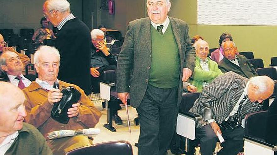 Ignacio Gracia Noriega, antes de iniciar su conferencia en la sede del Ateneo Jovellanos.