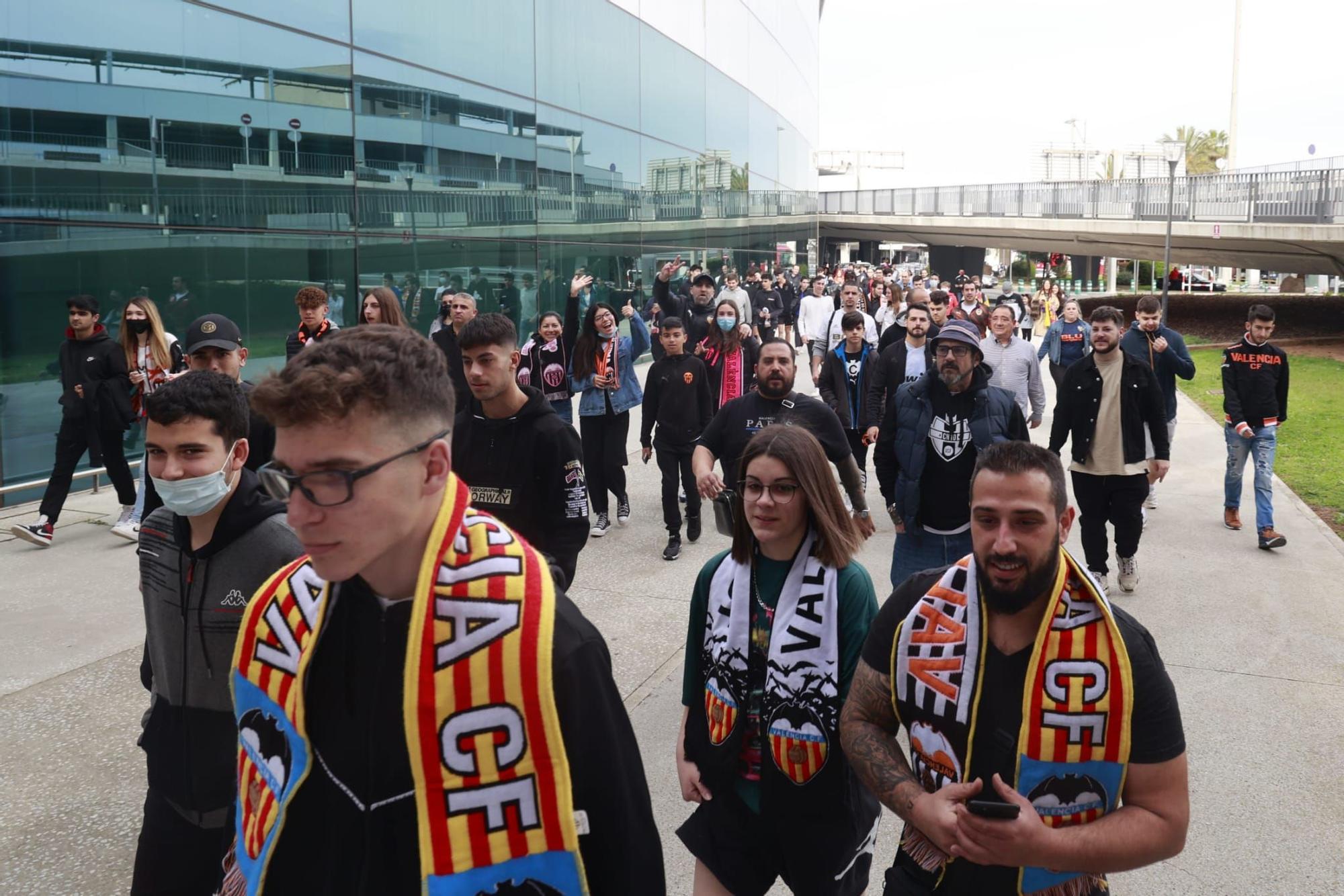 Comienza la peregrinación de los valencianistas a La Cartuja