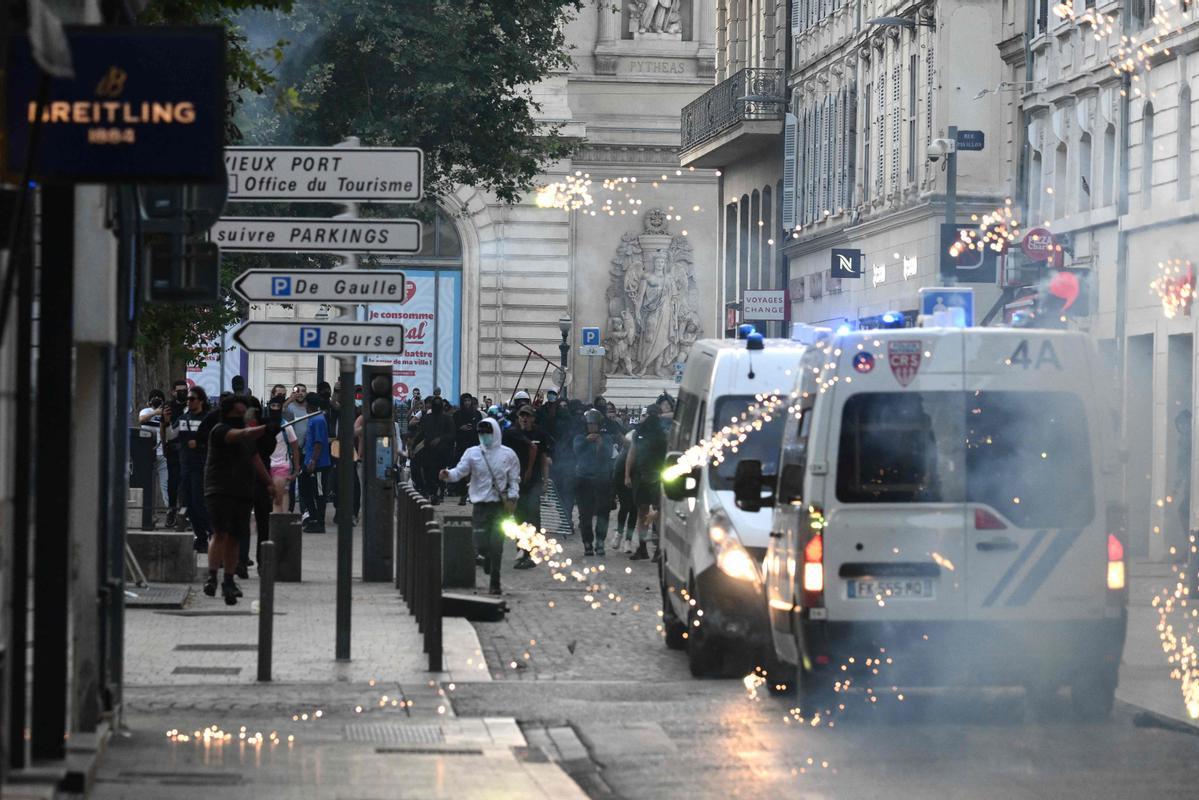 Los disturbios se extienden por Francia en la cuarta noche de protestas