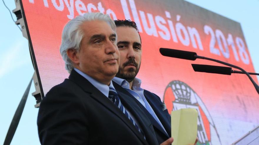 Alfredo Ruíz y Victor de Aldama en la presentación del club.