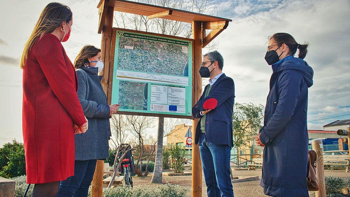 El conseller Arcadi España recorrió ayer parte del anillo verde metropolitano. | LEVANTE-EMV