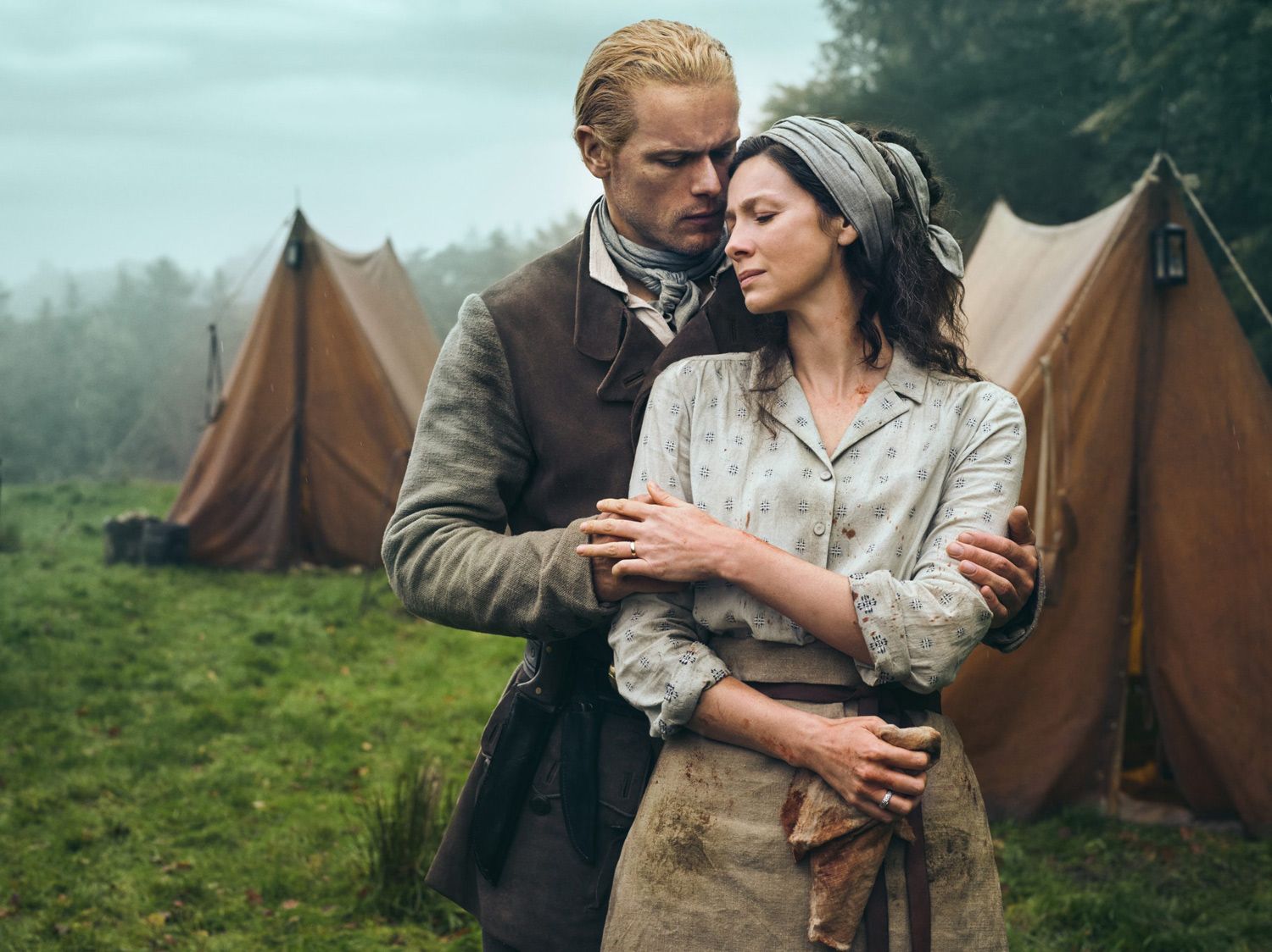 Los protagonistas de las serie 'Outlander'.