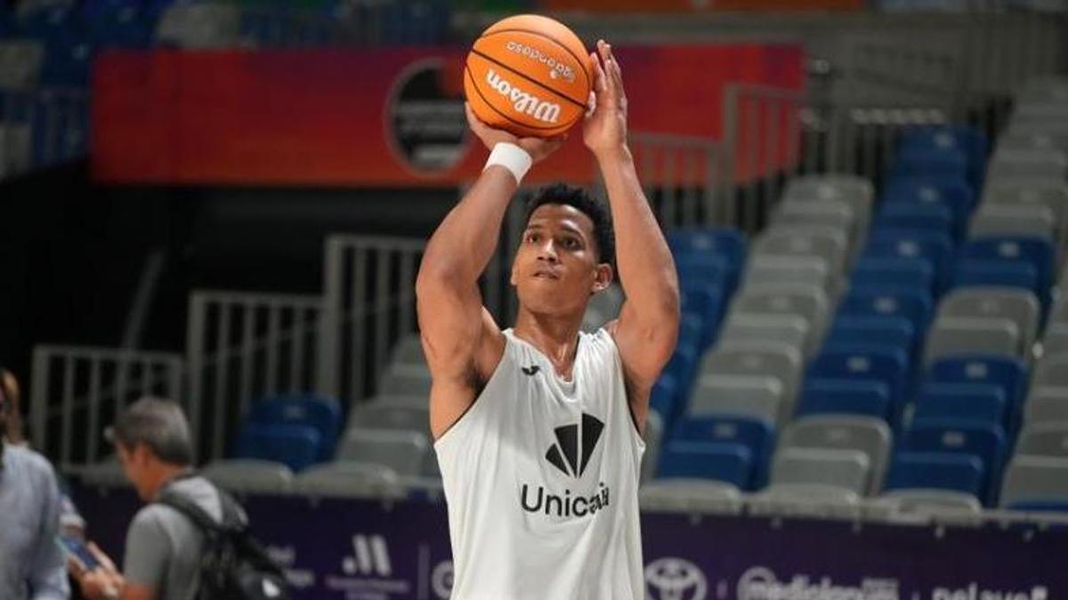 Tyson Pérez volvió a la convocatoria.