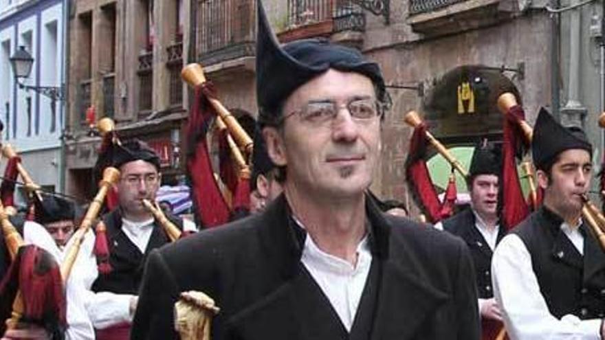 El gaitero Xuacu Amieva, autor del tema &quot;Agora ye´l momentu&quot;