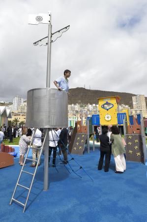 Inauguración de la "terraza solidaria" en el Mater