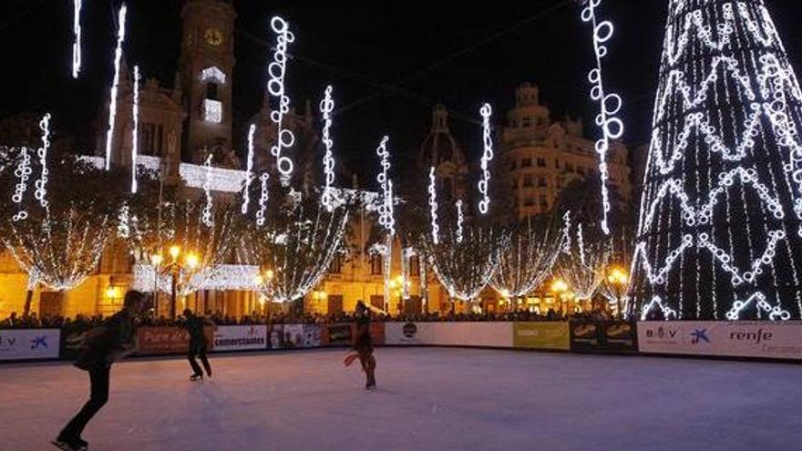 Mucho hielo y luz blanca para iluminar la Navidad