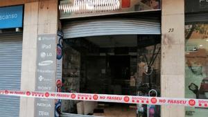 Dos ferits després d’una explosió en una botiga de telefonia mòbil de Mataró