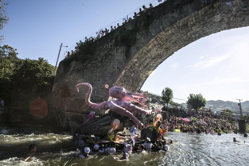 Descenso Folklórico del Nalón 2019: 40 carrozas y más de 4.000 personas