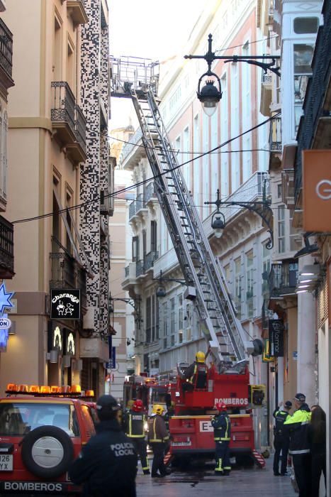 Un incendio afecta a un almacén en la calle Nueva