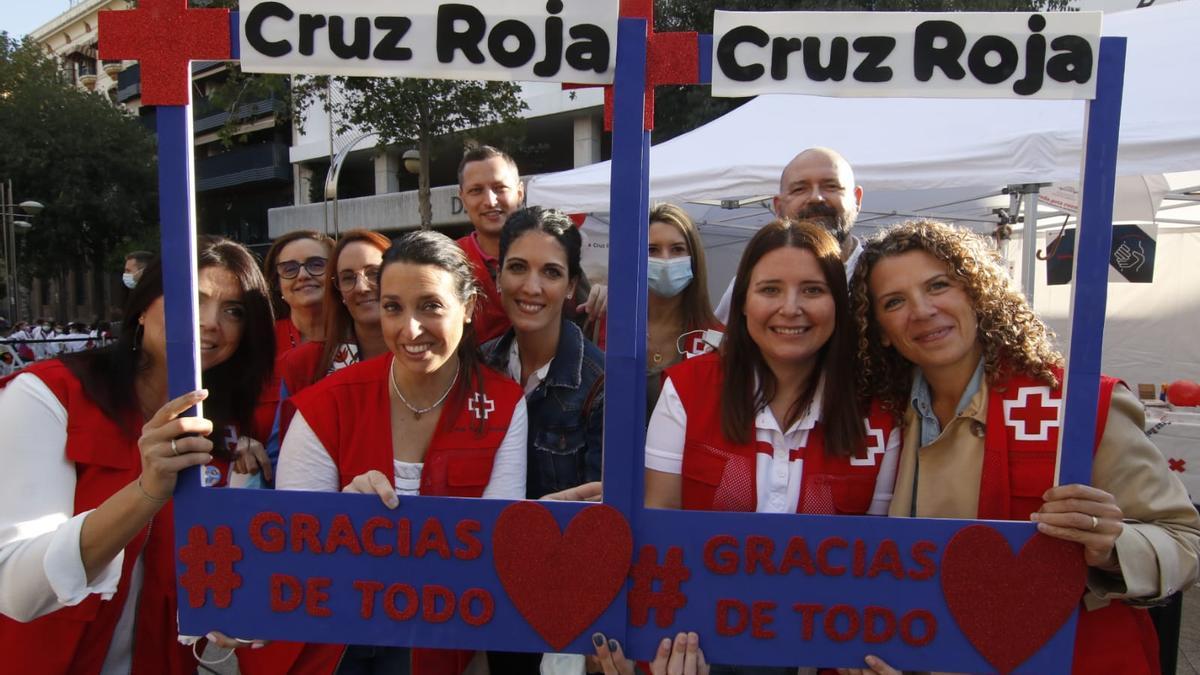 Voluntarios de Cruz Roja Córdoba celebran el día de la banderita