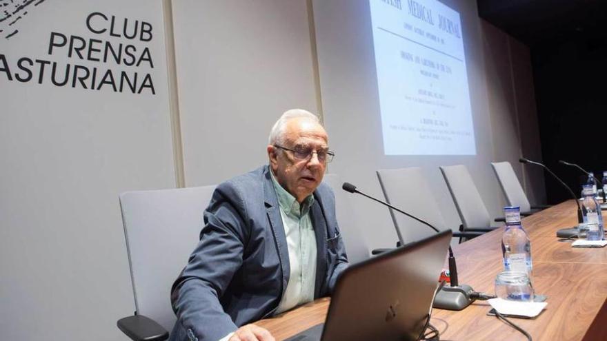 El doctor Pere Casán, ayer, durante su intervención.