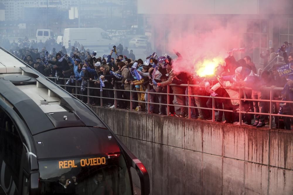 La afición de Oviedo recibe al equipo