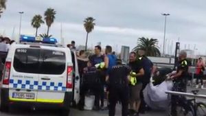 atlas-nueva-pelea-durante-una-redada-entre-guardia-urbana-y-manteros-en-barcelona