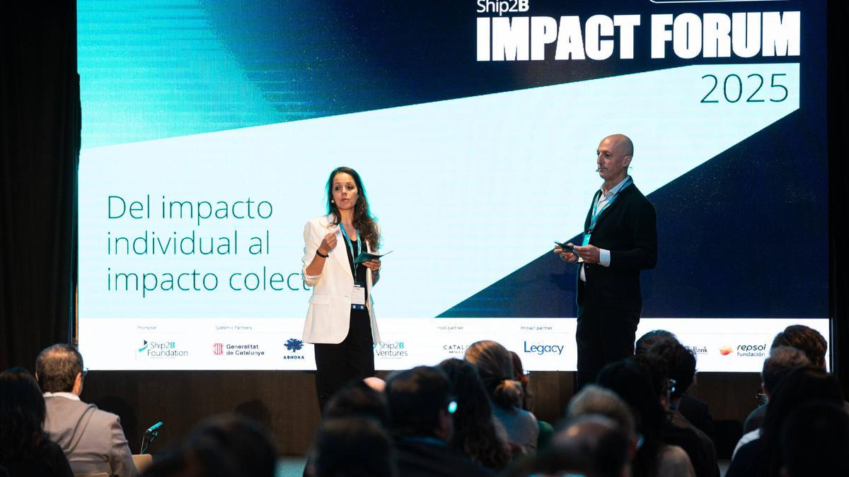 Maite Fibla, cofundadora y socia gestora de Ship2B Ventures, y Xavier Pont, presidente de la Fundación Ship2B, durante el Ship2B Impact Forum de 2025