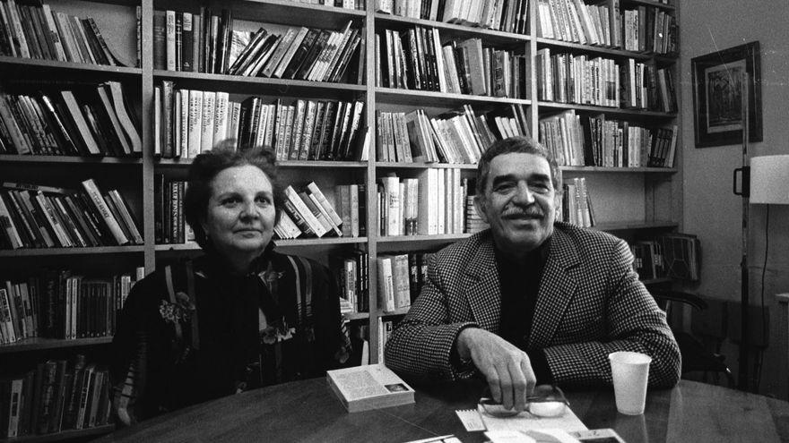 Con Gabriel García Márquez, en su oficina de La Diagonal barcelonesa.