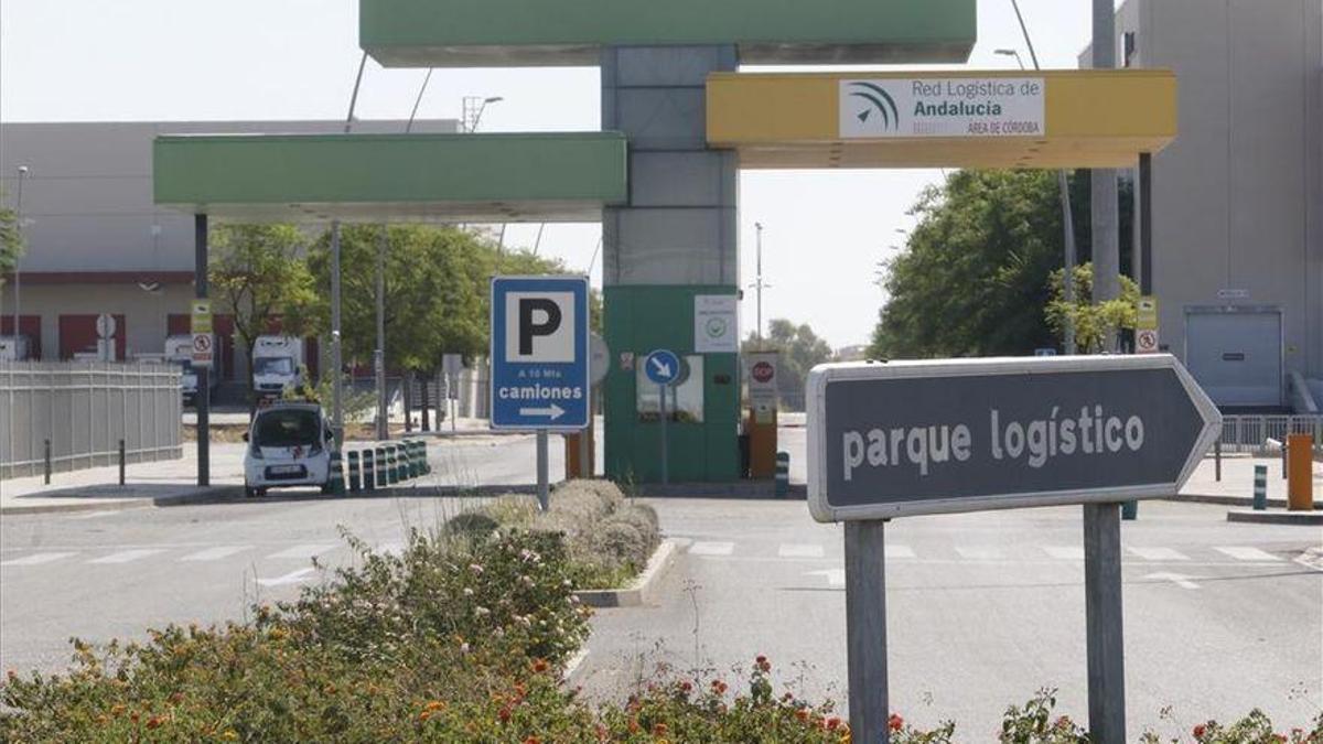 Una de las entradas al parque logístico de Córdoba.