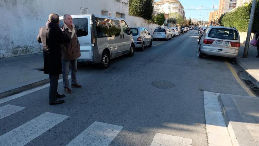 Els regidors del PSC al carrer Avinyonet