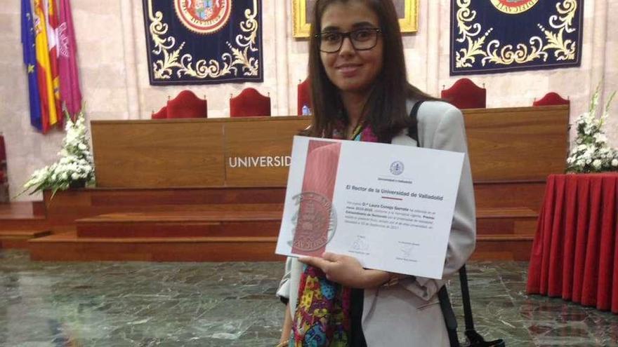 Laura Conejo Garrote tras recibir el Premio Extraordinario de Doctorado.