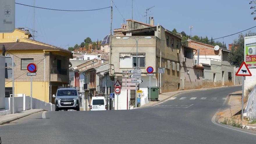 Sin tren ni autovía  y con muchas carreteras locales