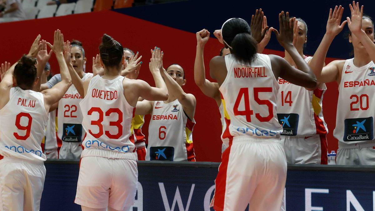 Las jugadoras españolas, tras derrotar a Montenegro en octavos