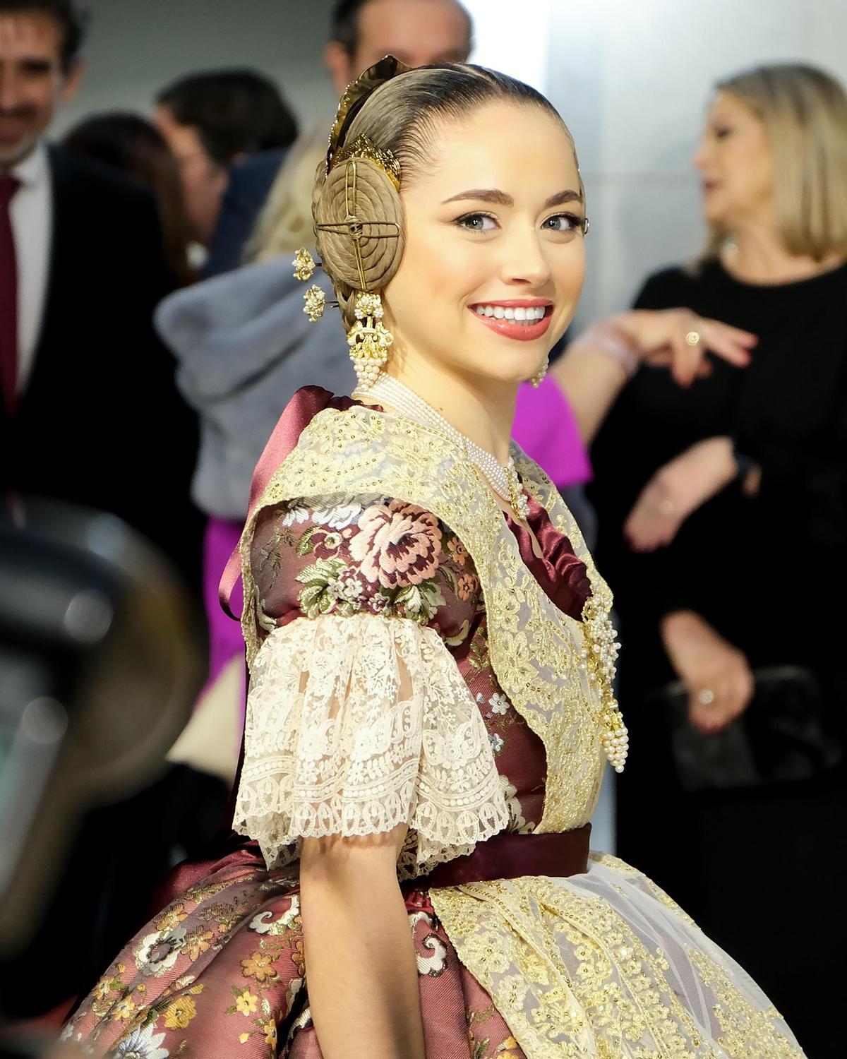 Puntilla primer traje oficial de la Corte Mayor.