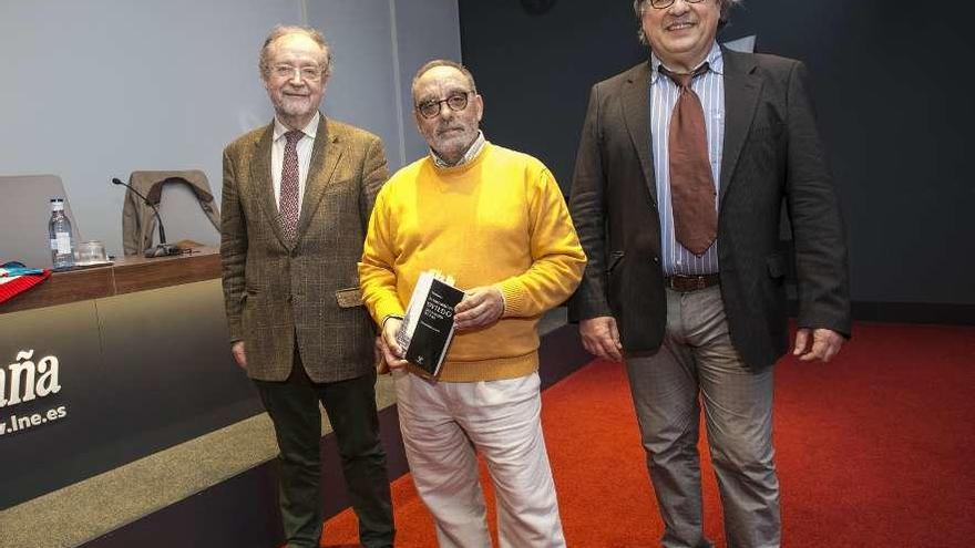 De izquierda a derecha, Leopoldo Tolivar, Víctor Guerra y Rubén Figaredo, ayer en el Club.