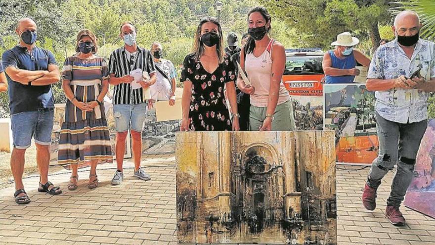 La alcaldesa de la Vall, Tania Baños, junto a la vencedora del concurso de ayer, Aida Mauri Crusat.