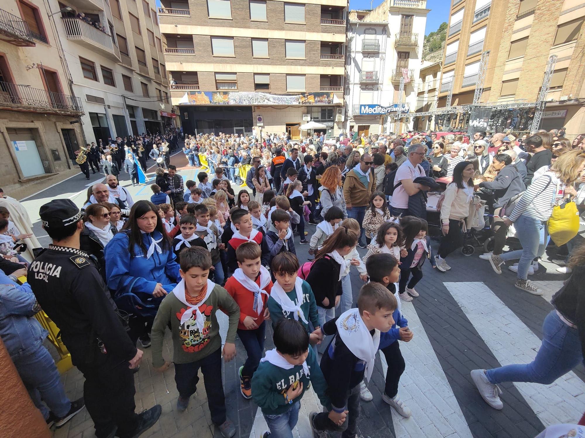 Búscate en la galería de fotos de la multitudinaria Festa del Rotllo de l'Alcora