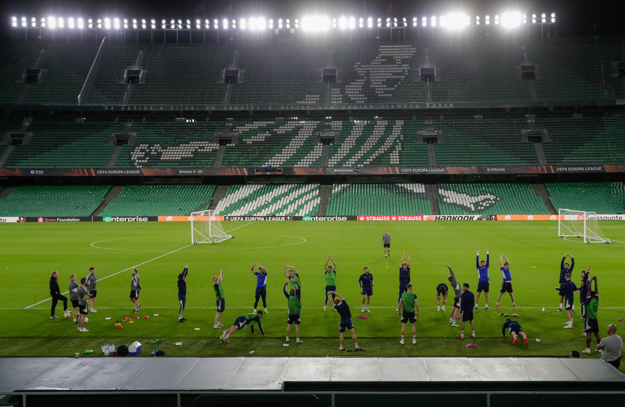 Entrenamiento del Helsinki en el Benito Villamarín