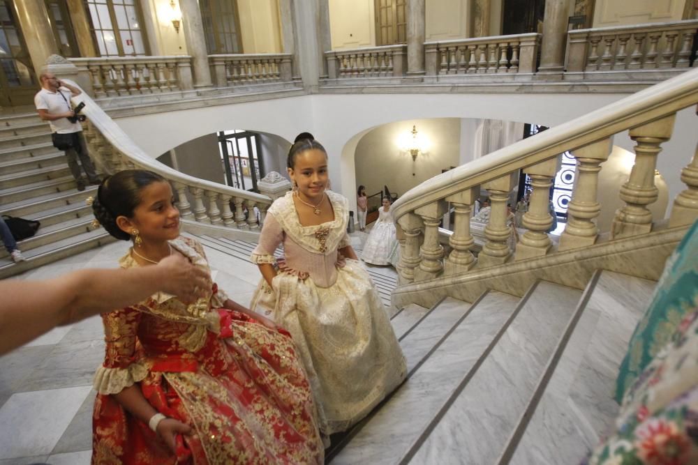 Las candidatas a fallera mayor ensayan la Proclamación y la Crida