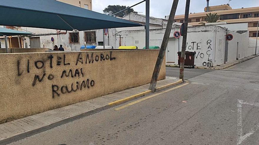 El clan ha hecho pintadas denunciando racismo. | B.C.