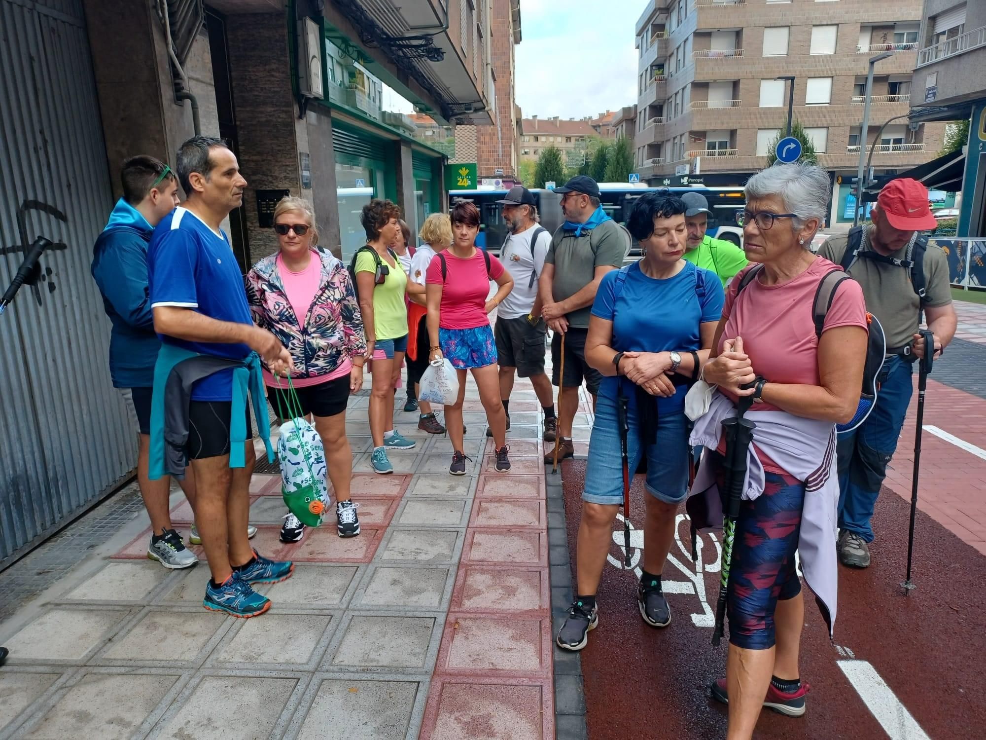 La otra ruta de Santa Isabel madruga en Lugones: estos son los participantes en la popular marcha senderista