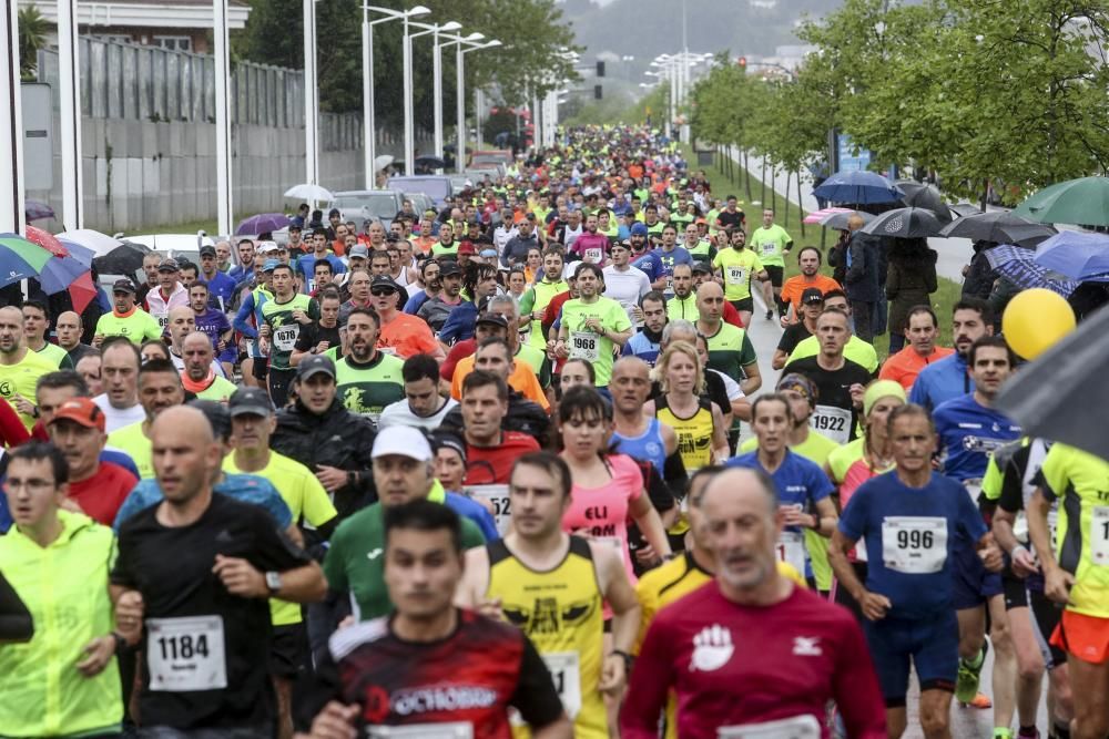 Multitudinaria media maratón en Gijón.