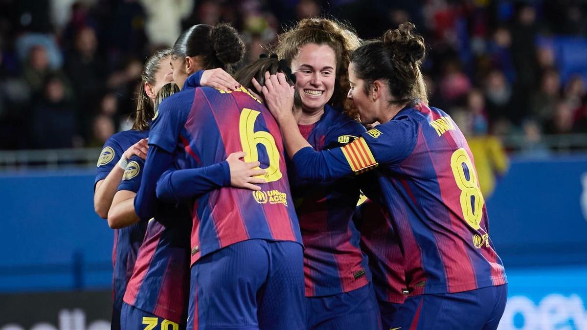 Las jugadoras del Barça celebrando uno de los goles ante el Madrid CFF