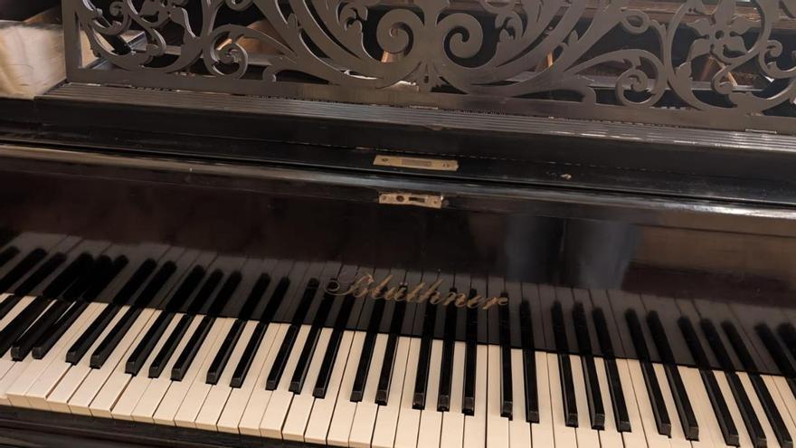 El Real Casino de Murcia rescata una joya de 1860 que volverá a sonar como en sus orígenes