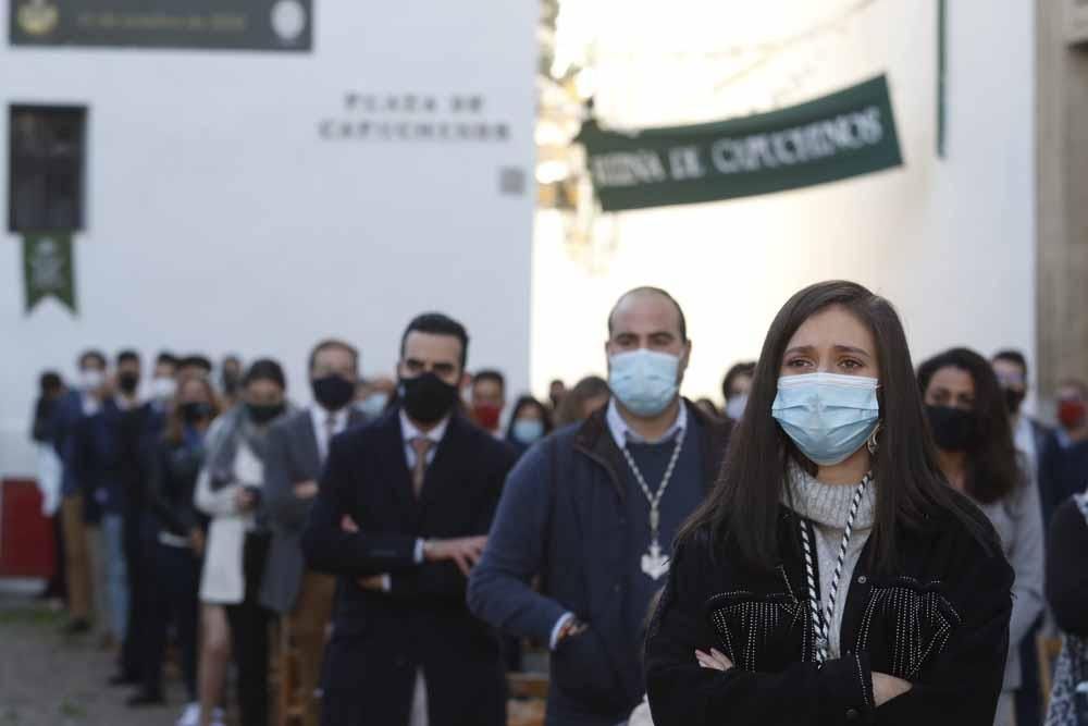 La Virgen de la Paz vuelve a su plaza de Capuchinos