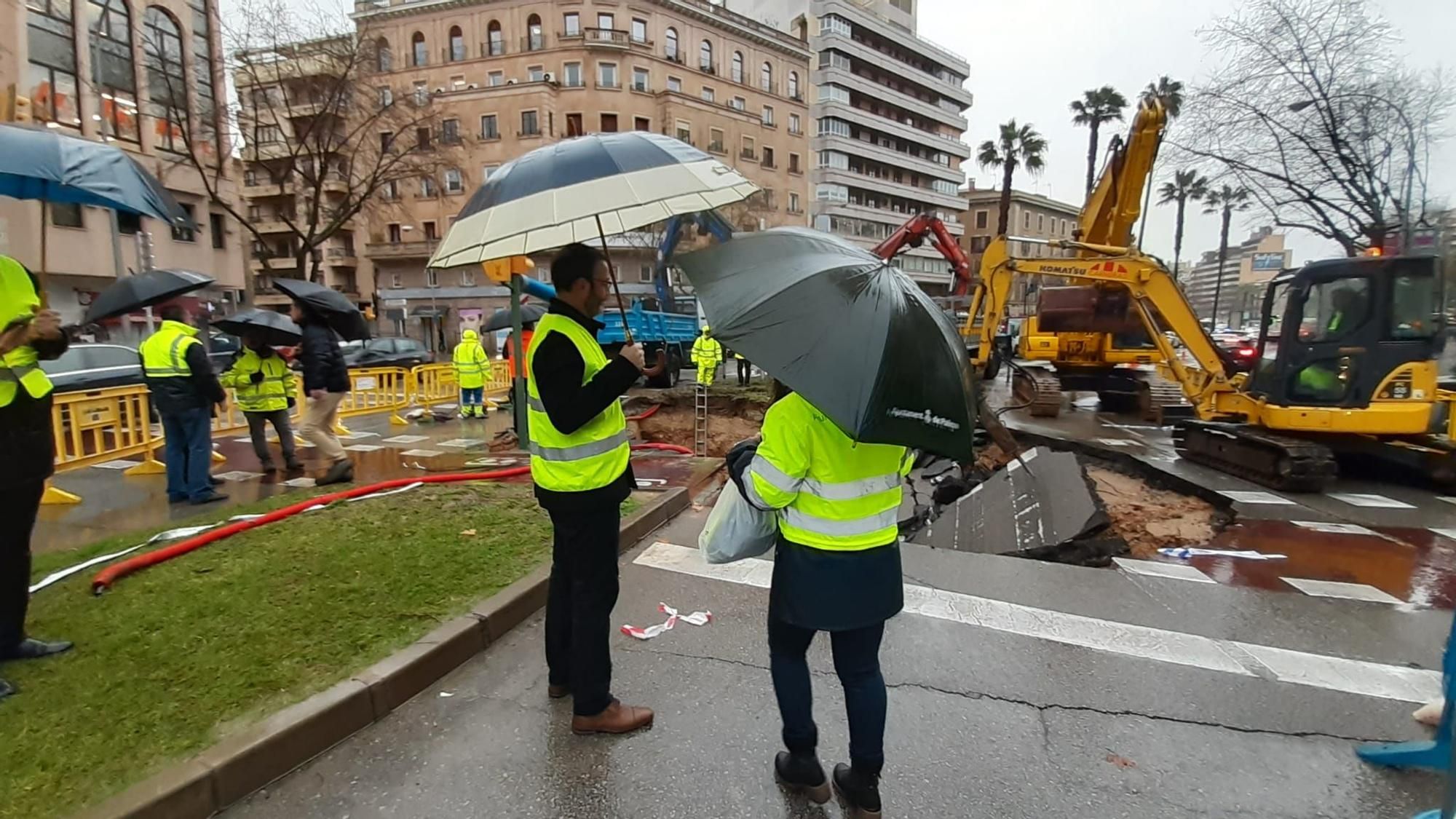 Auf dem Innenstadtring in Palma de Mallorca bricht der Asphalt ein