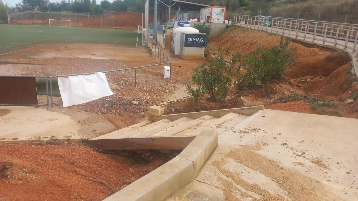 Imagen del acceso a La Murta, casa del CF Chiva, tras el paso de la DANA