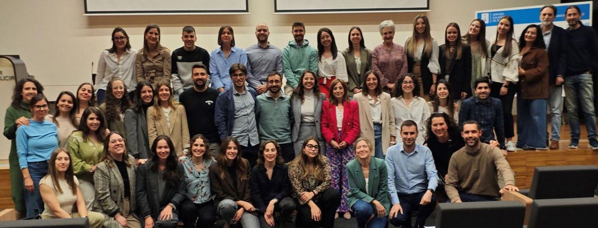 La investigación en Primaria tiene premio. Este año, a los Premios de Investigación para Residentes en Familiar y Comunitaria se presentaron 5 proyectos de 12 EIR y otros 9 proyectos de 22 MIR. El jurado lo compusieron la directora de docencia del Chuvi, la doctora Ana Concheiro, el doctor Martín Menéndez y el subdirector de Humanización, Fran Represas. La jefa de estudios de la Unidad Docente Multiprofesional de Primaria es María Victoria Martín y la presidenta de la Subcomisión de Enfermería Comunitaria es María Rey.