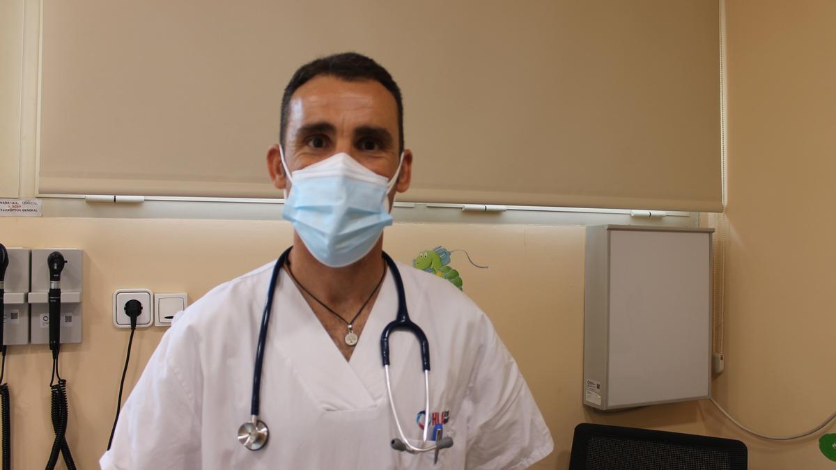 Dr. Juan Antonio Utrero Valiente, médico especialista en Pediatría y sus áreas específicas.