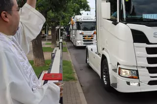 Vila-real celebra la festa de Sant Cristòfol amb la benedicció i desfilada de camions