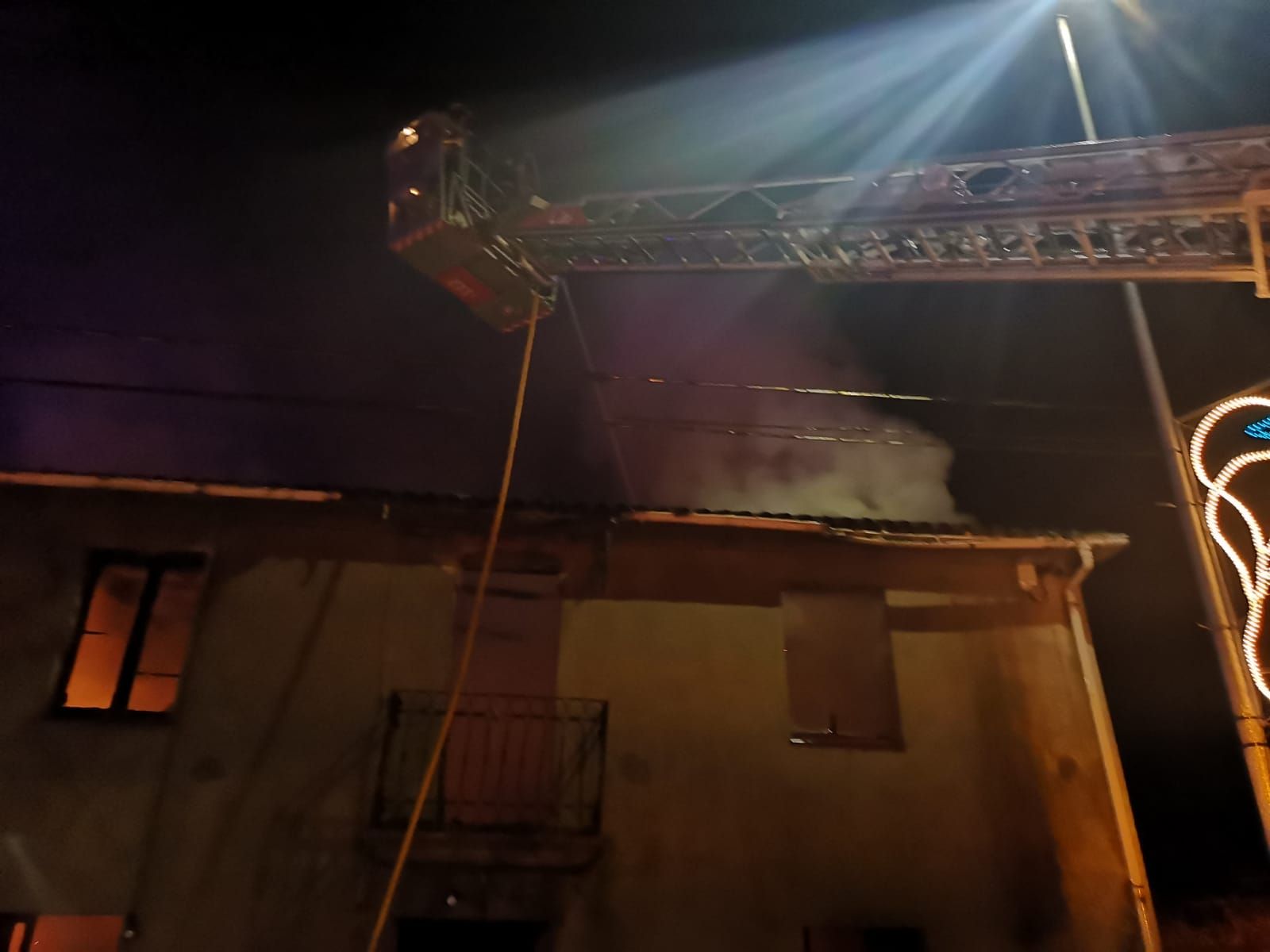 Un incendio calcina una casa en Bergondo